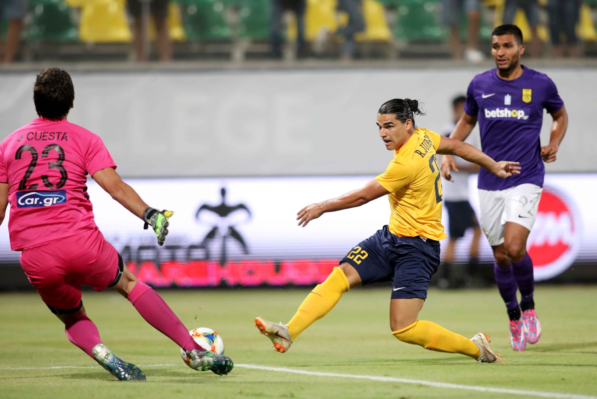 Περί Χουράδο και αποχώρησης