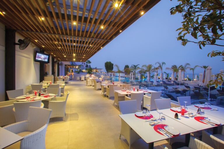 Βραβεία αριστείας για Akakiko και Ελληνικό Ουζομεζεδοπωλείο