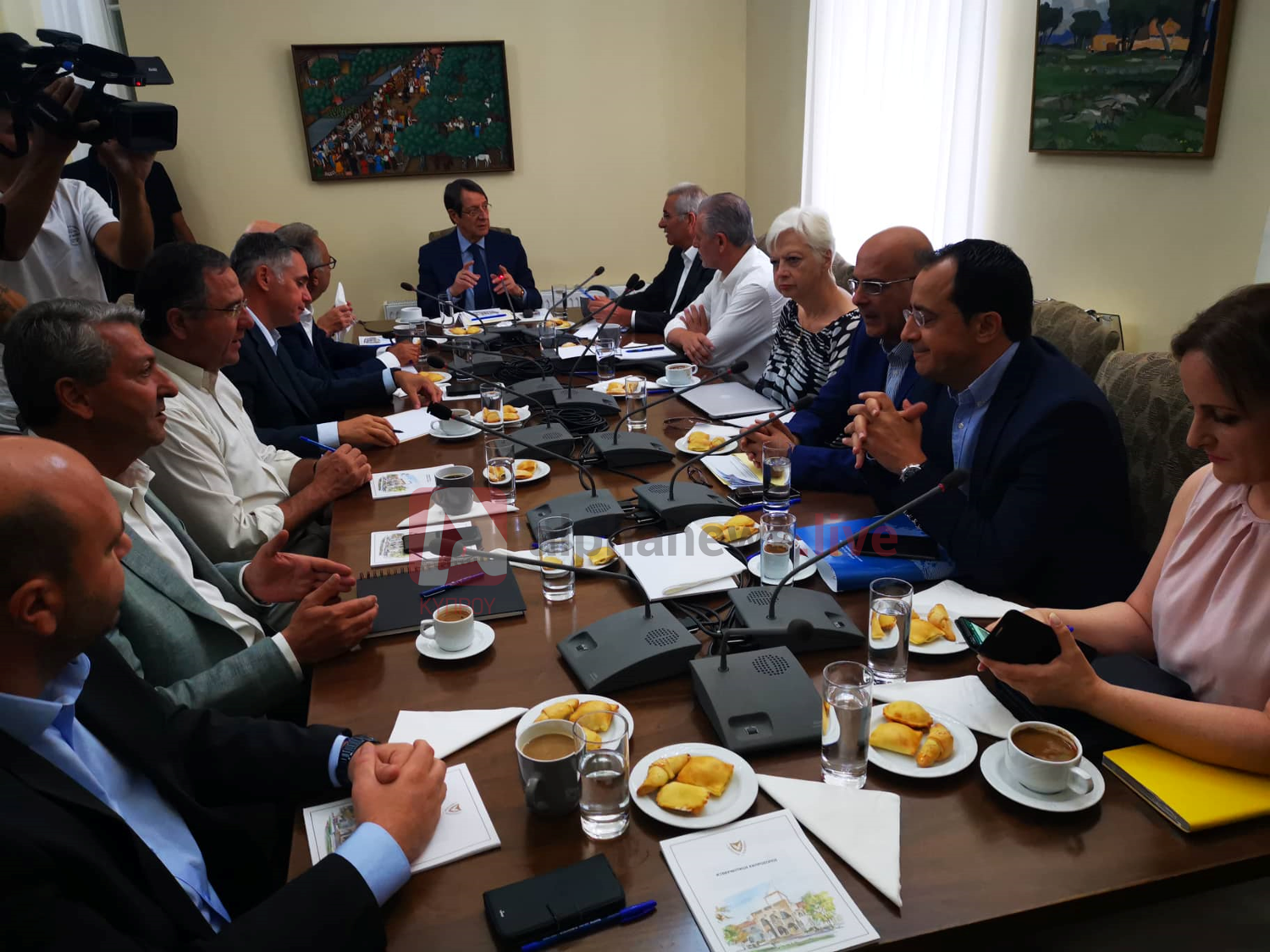 Συσκέπτονται στο Τρόοδος οι πολιτικοί αρχηγοί πριν το κρίσιμο τετ-α-τετ (ΦΩΤΟ)