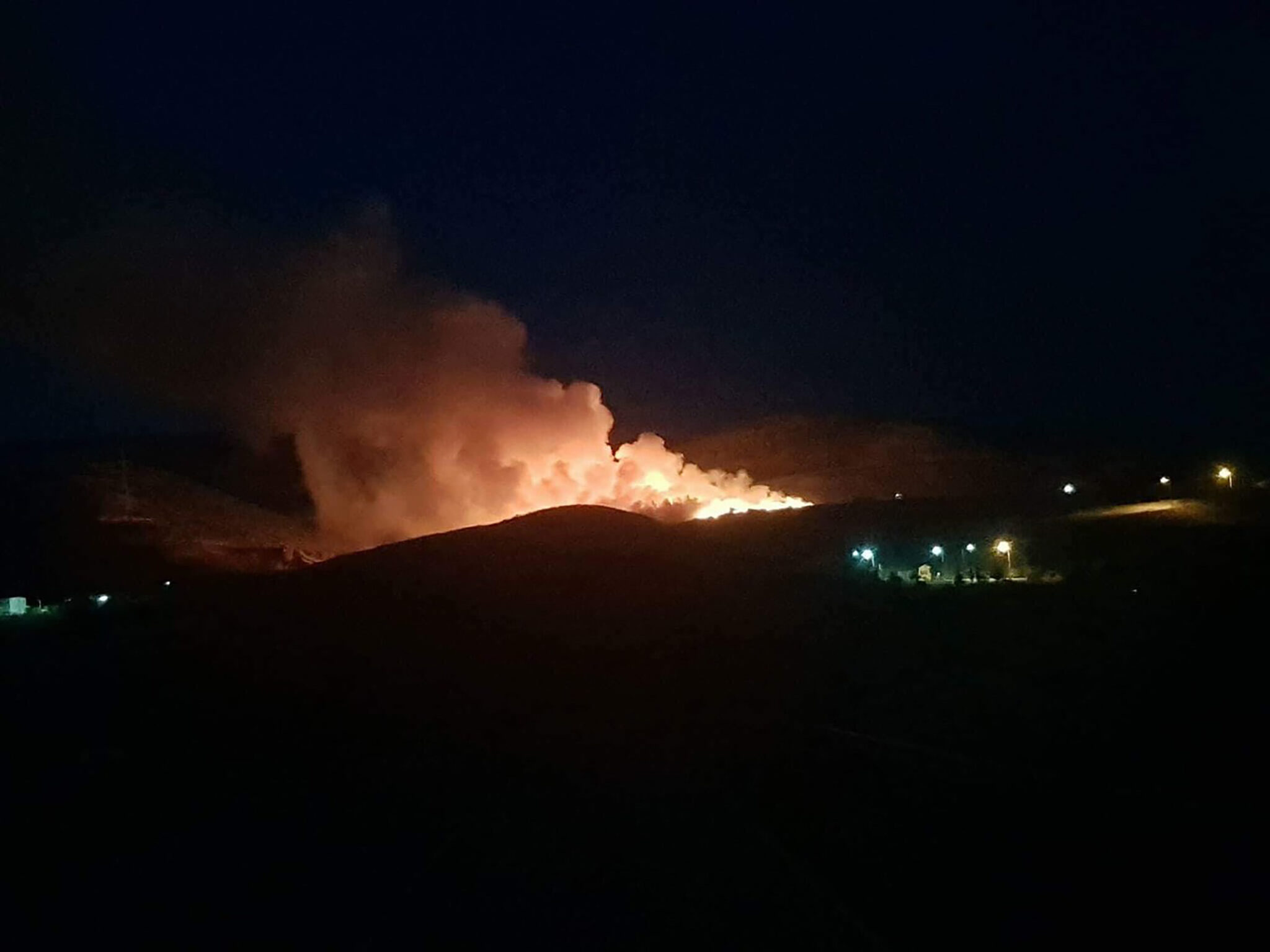 Πυρκαγιές σε Πλάτρες και Ακουρσού τέθηκαν υπό έλεγχο από την Πυροσβεστική