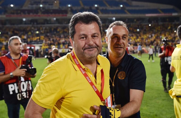 Μένει μέχρι να… φύγει ο Σοφοκλέους, μετρά αντίστροφα για την πρεμιέρα της