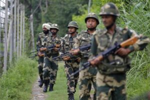 Αιματοκύλισμα στα σύνορα Πακιστάν και Ινδίας από πυροβολισμούς στρατιωτών