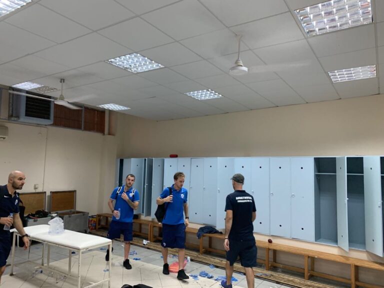 «Οι παίκτες έκαναν μπάνιο και έφυγαν ιδρωμένοι από τα αποδυτήρια…»