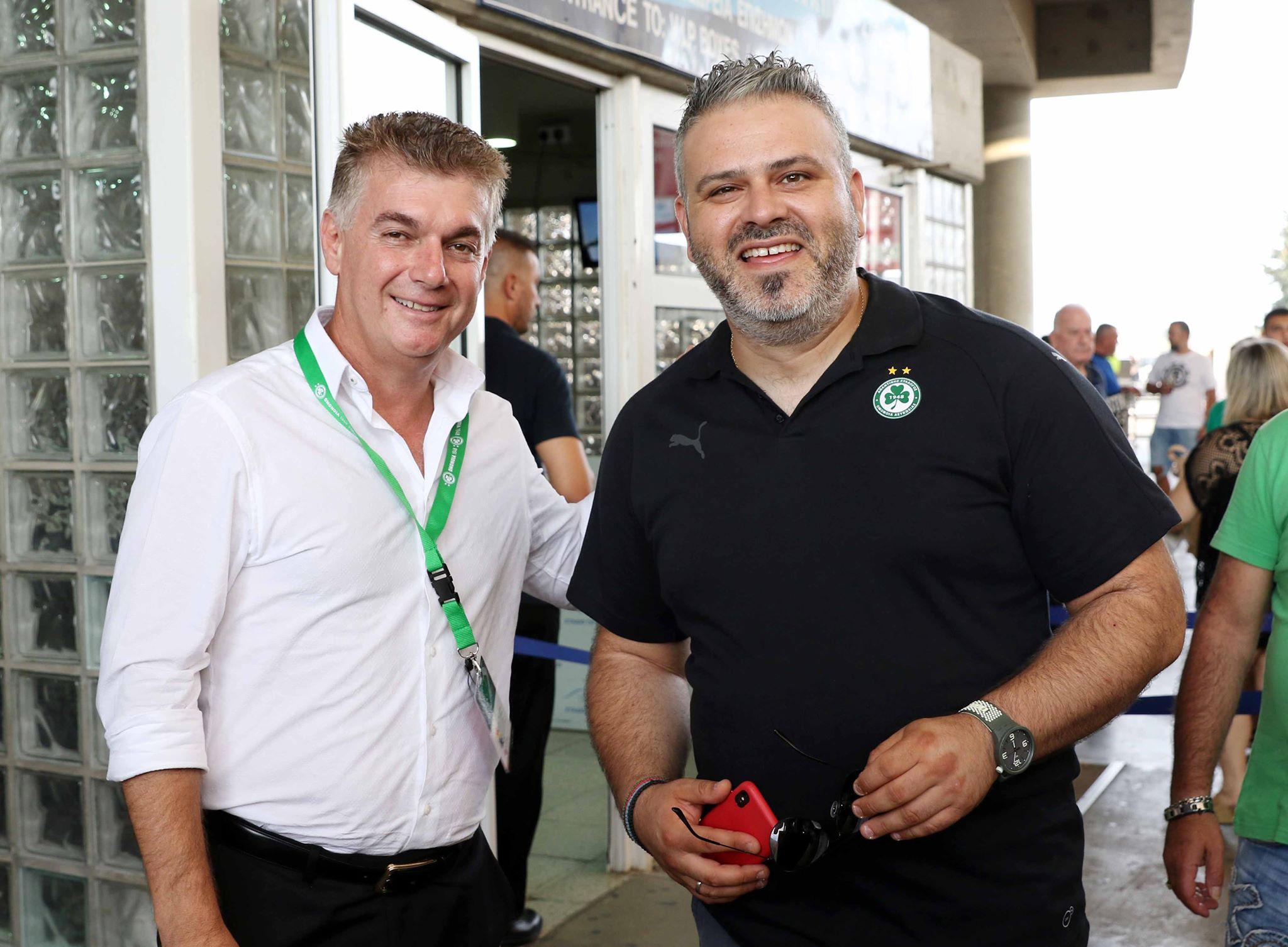 Ο Λούης "φόρεσε το τριφύλλι" στο στήθος και πήγε στο…γήπεδο(ΦΩΤΟ)