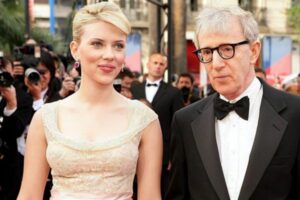 Η Σκάρλετ Γιόχανσον υπερασπίζεται δημόσια τον Γούντι Άλεν