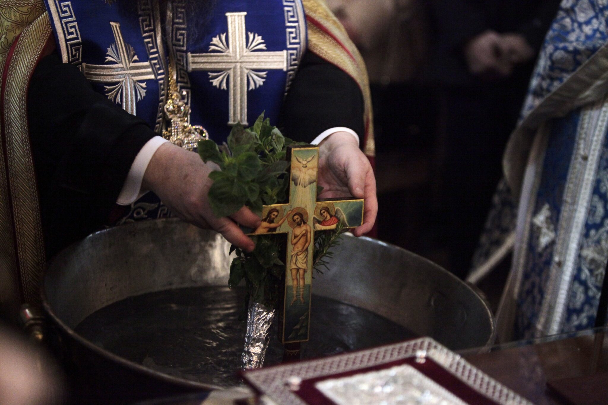 Αναπάντητα ερωτήματα για τις αμοιβές των ιερέων (ΒΙΝΤΕΟ)