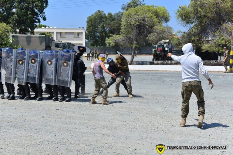 Αναχαίτισαν επίθεση σε αυτοκινητοπομπή και κατέστειλαν βίαια επεισόδια (ΦΩΤΟ)