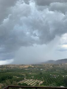 Kαταρρακτώδεις βροχές και ισχυρά μποφόρ έπληξαν Πάφο, Τρόοδος και Λευκωσία (VID)