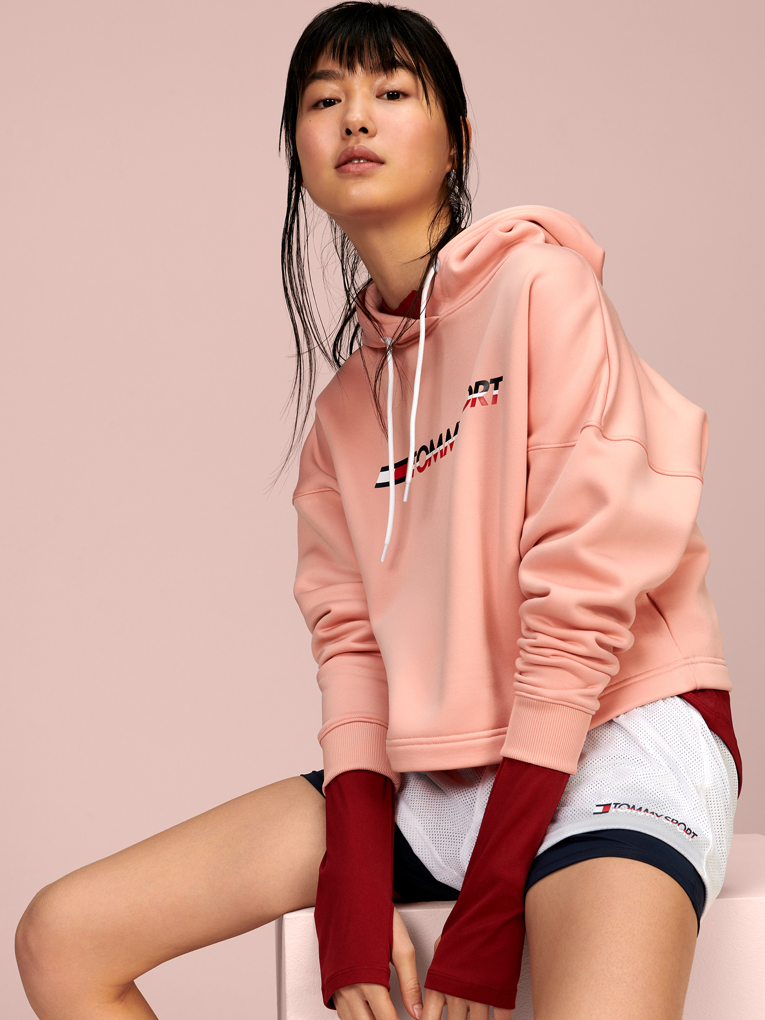 O TOMMY HILFIGER ΑΝΑΚΟΙΝΩΝΕΙ  ΤΗΝ ΑΝΔΡΙΚΗ ΚΑΙ ΓΥΝΑΙΚΕΙΑ ΣΥΛΛΟΓΗ TOMMY SPORT