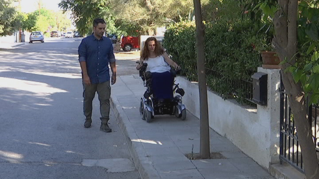 Πήγαμε απογευματινή βόλτα στη Λευκωσία με άτομο σε αναπηρικό καροτσάκι (ΒΙΝΤΕΟ)
