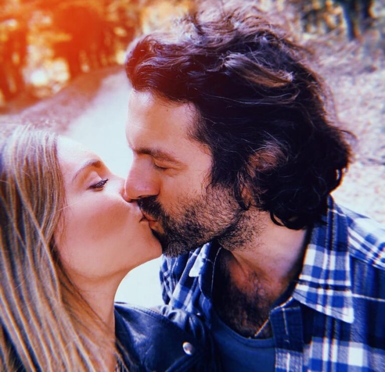 Η Αθηνά Οικονομάκου δημοσίευσε την πιο τρυφερή φωτογραφία με τον σύζυγο της