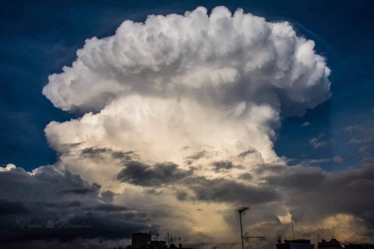 Μετεωρολόγος εξηγεί πως δημιουργείται καταιγίδα στην Κύπρο (ΒΙΝΤΕΟ&ΦΩΤΟ)