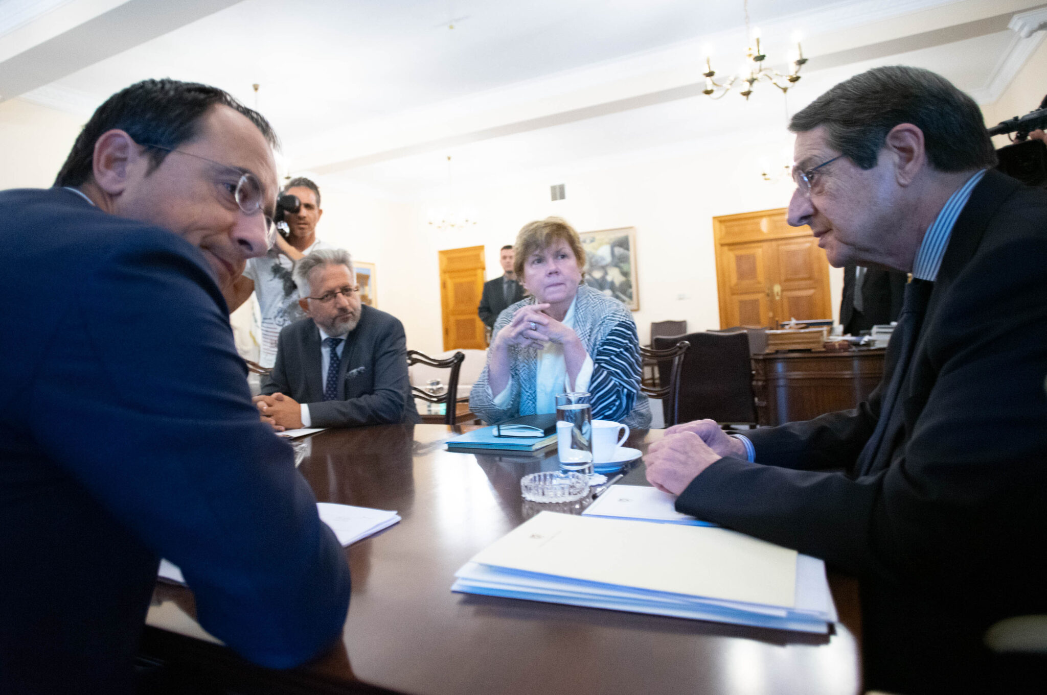 Βλέπει πρώτα Ακιντζί και μετά Αναστασιάδη η Τζέιν Χολ Λουτ