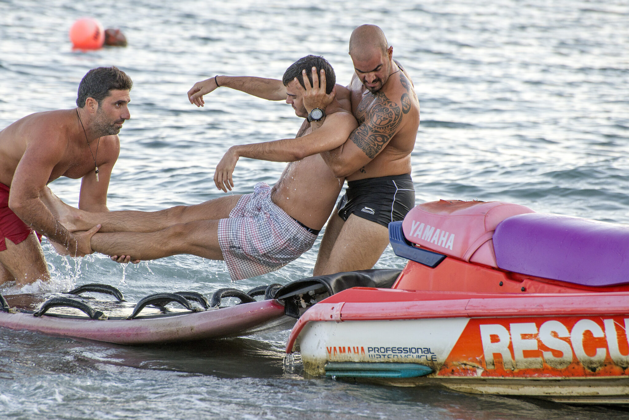 Υπεραμύνεται του σχεδίου "Σαλαμίς" το ΥΠΕΣ που αφορά στους ναυαγοσώστες