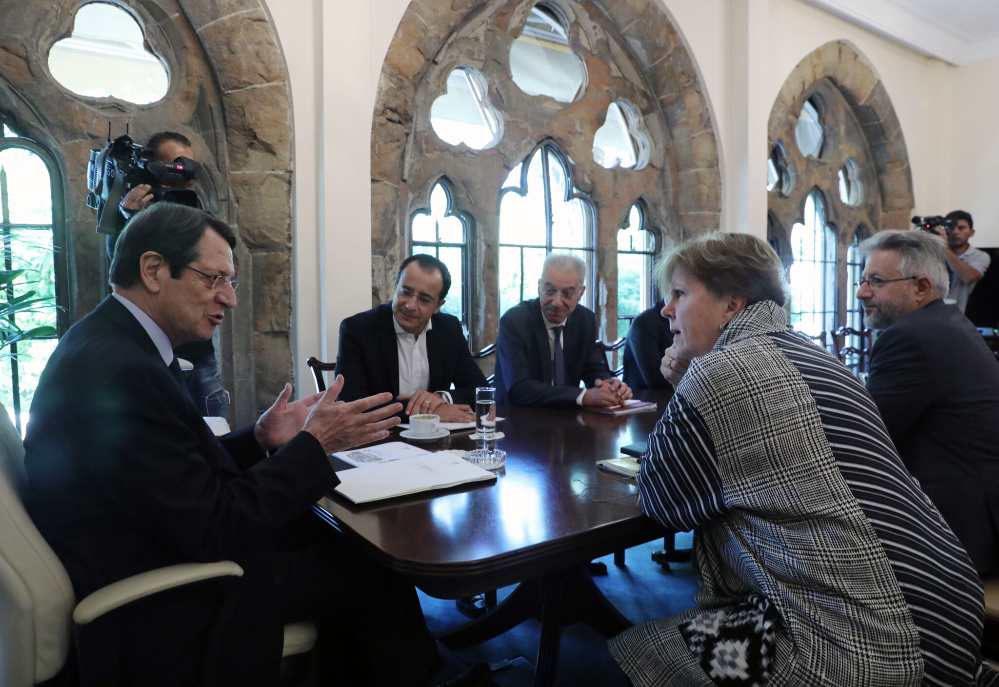 Εναπόκειται στον Ακιντζί τριμερής συνάντηση με Λουτ τη Δευτέρα