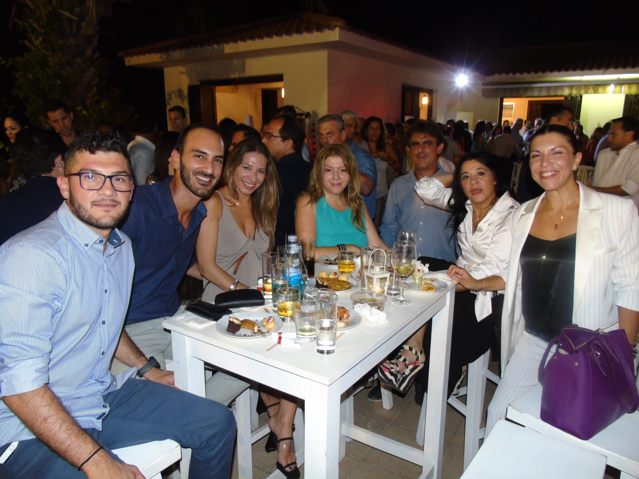 ΜΙΑ ΟΜΟΡΦΗ ΒΡΑΔΙΑ ΜΕ ΕΚΛΕΚΤΟΥΣ ΚΑΛΕΣΜΕΝΟΥΣ