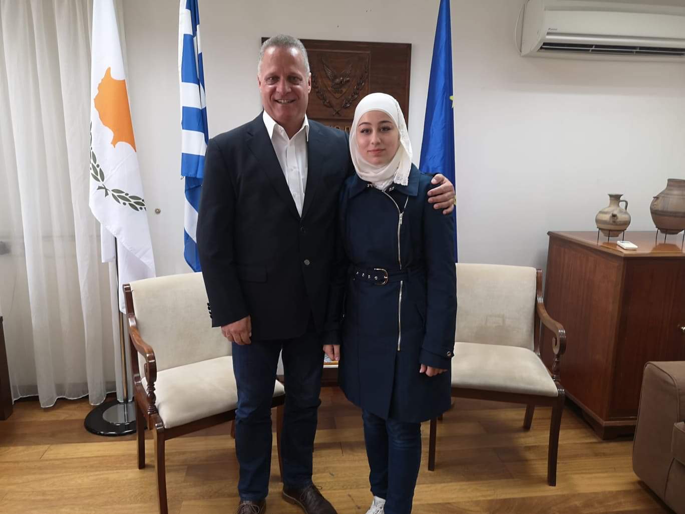 Λήξαν το "ατυχές περιστατικό" με τη μαντήλα, συνεχίζεται η έρευνα (ΒΙΝΤΕΟ)