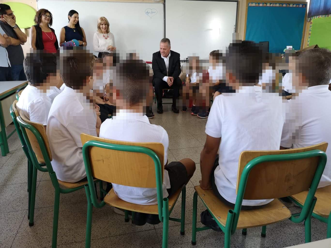 Πρώτη ημέρα στο σχολείο και την παράσταση "έκλεψαν" τα πρωτάκια (BINTEO)