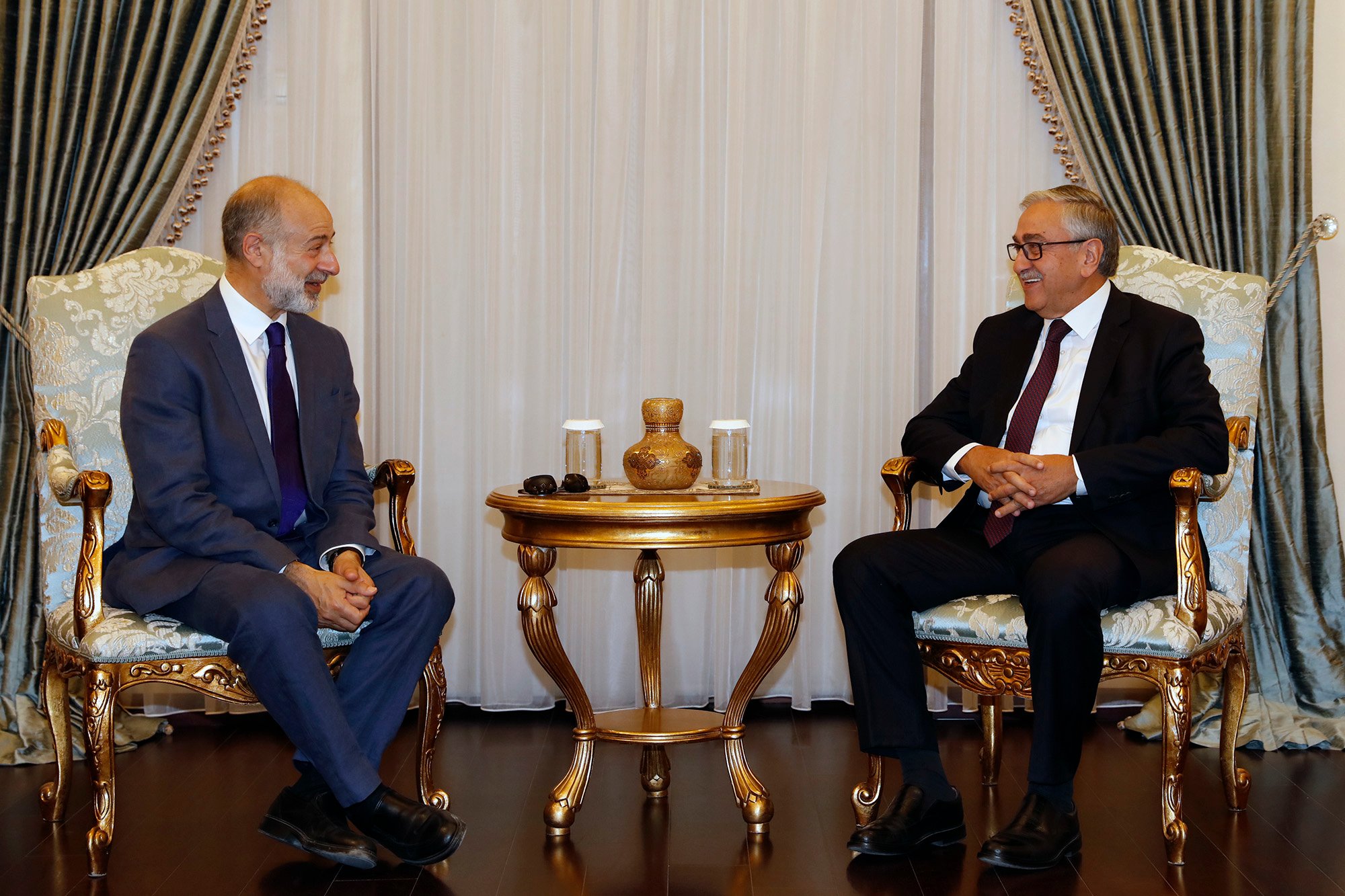 Συνάντηση με βουλευτή του Ηνωμένου Βασιλείου είχε ο Μουσταφά Ακιντζί