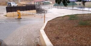 Έντονες βροχοπτώσεις και δρόμοι ποτάμια στη Λευκωσία (ΒΙΝΤΕΟ&ΦΩΤΟ)