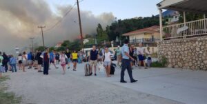 Εκκενώθηκαν ξενοδοχεία στην Κεφαλονιά λόγω πυρκαγιάς