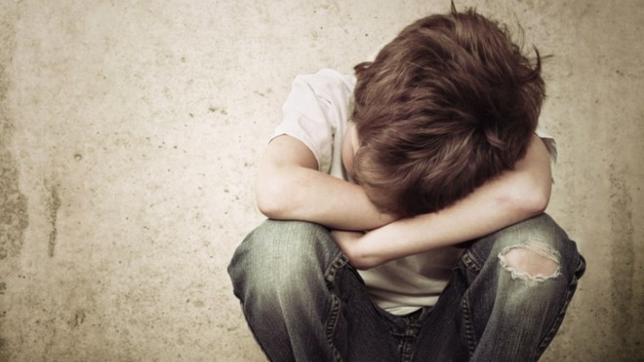 Έσφαξε το αγαπημένο του αρνί μπροστά στα μάτια του για να τον τιμωρήσει (ΒΙΝΤΕΟ)