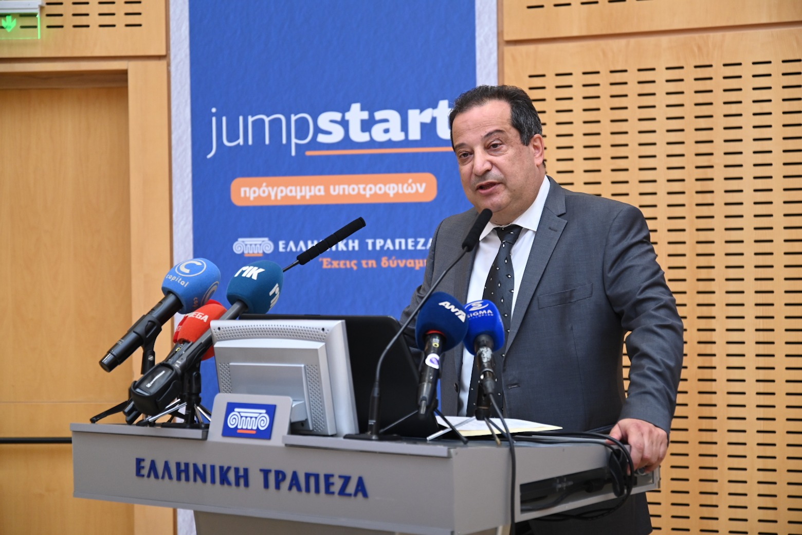 Πίστεψε στη δύναμή σου και γράψε τη δική σου ιστορία. Έχεις τη δύναμη.