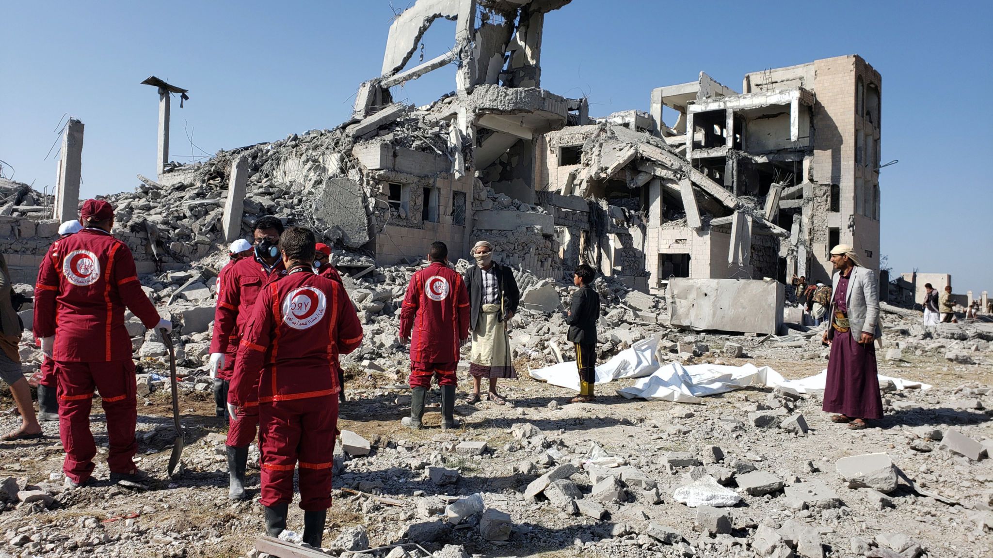 Υεμένη: Τουλάχιστον 100 νεκροί σε αεροπορικό βομβαρδισμό