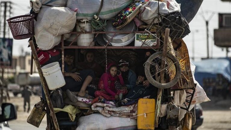 “Μας αφήνετε να σφαγιαστούμε”