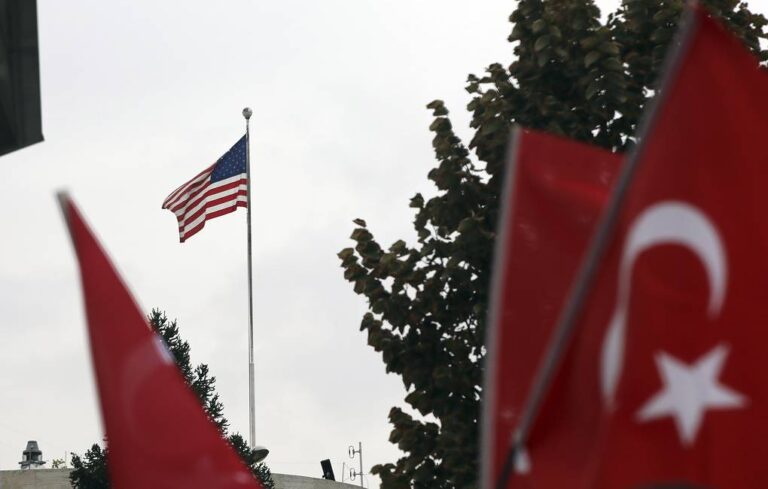 Άρον άρον στην Τουρκία Πενς και Πομπέο