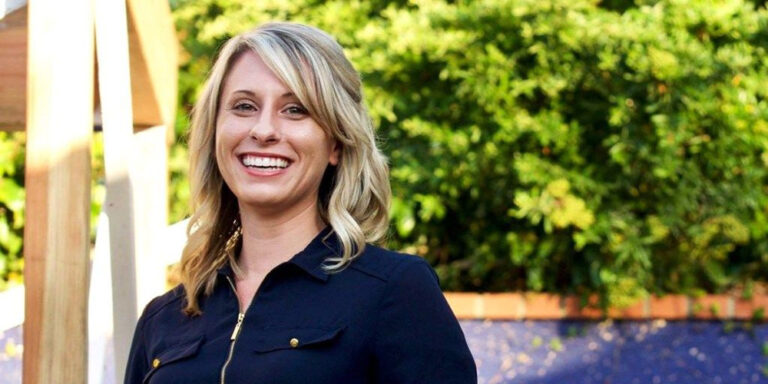 Σκάνδαλο μεγατόνων με μέλος του Κογκρέσο: Γυμνή,"καπνίζει" και…απατά(ΦΩΤΟ)