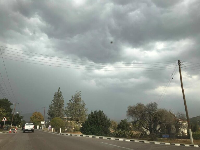 Καιρός: Πτώση της θερμοκρασίας με βροχές και καταιγίδες