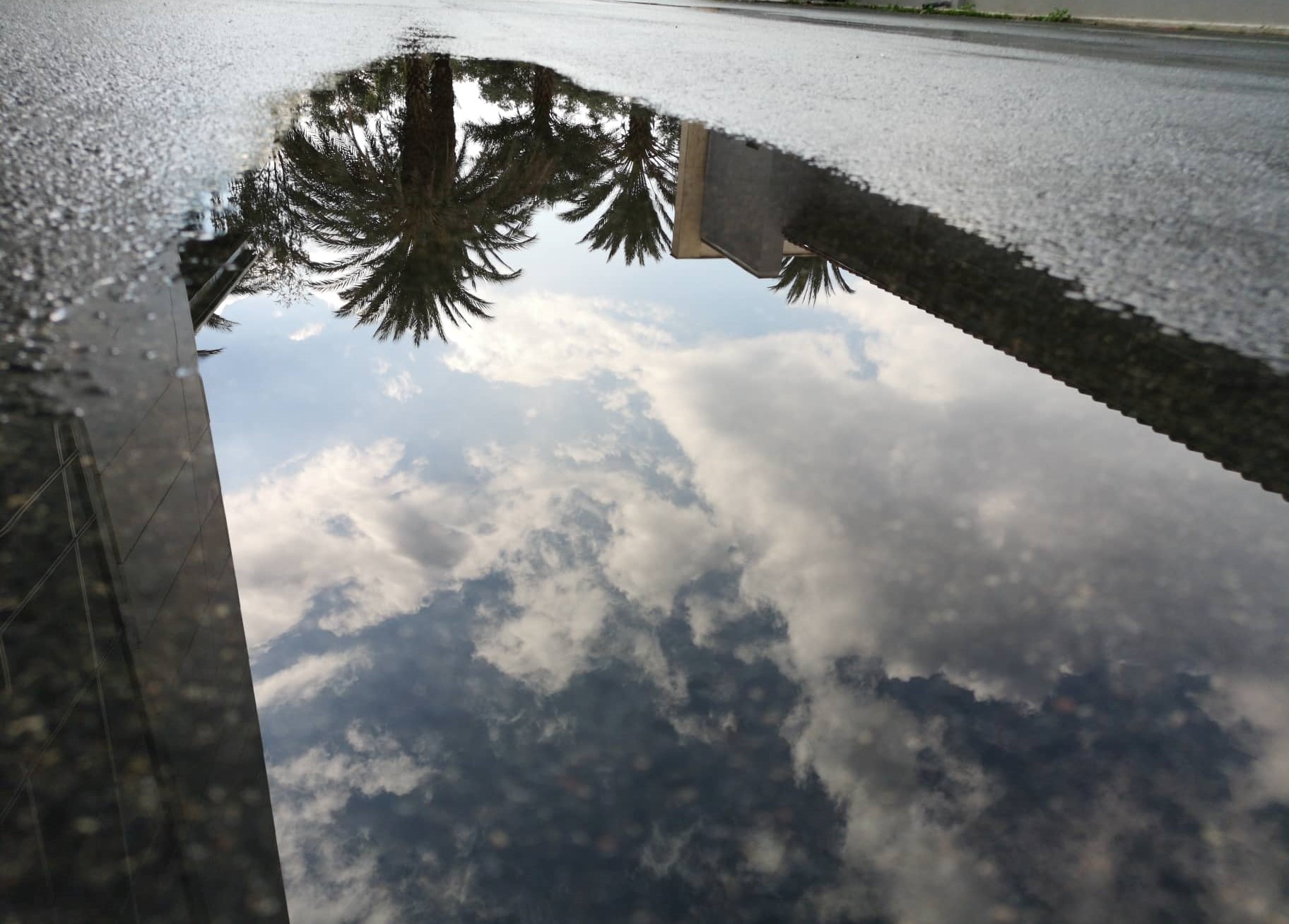 Κίτρινη προειδοποίηση έως σήμερα το απόγευμα με βροχές και καταιγίδες