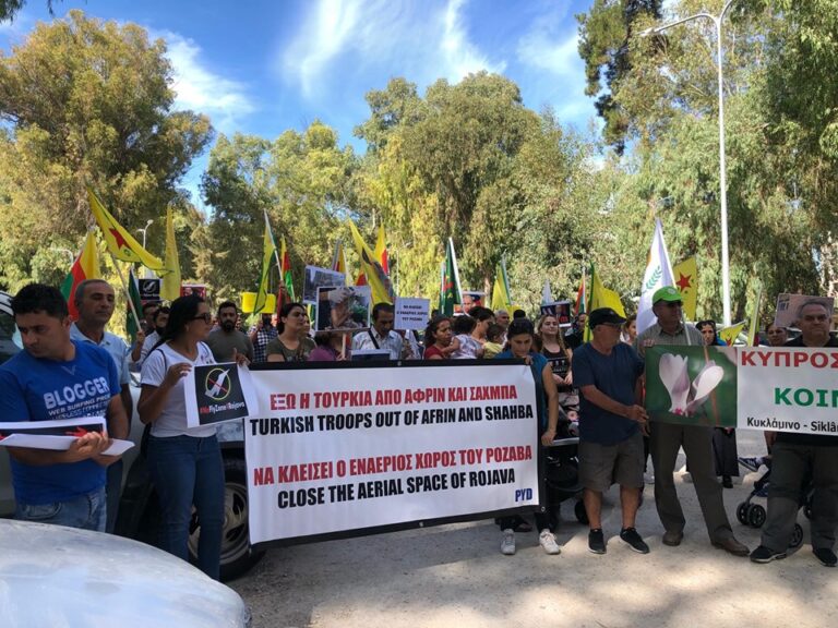 Οι Κούρδοι σου φωνάζουν να "μην γίνεις συνένοχος στη γενοκτονία" (ΒΙΝΤΕΟ&ΦΩΤΟ)