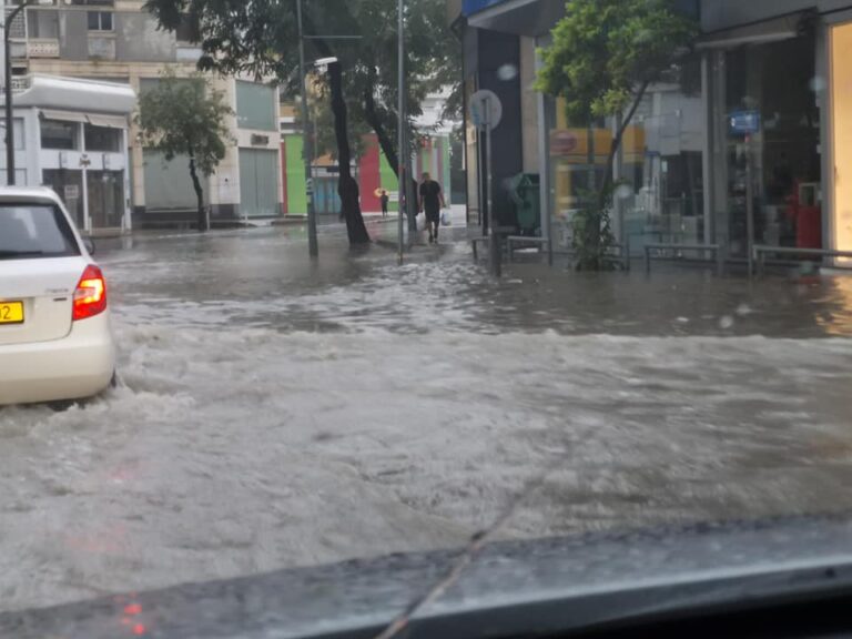 Τρέχει και δεν φτάνει η Πυροσβεστική Υπηρεσία μετά την κακοκαιρία (ΒΙΝΤΕΟ&ΦΩΤΟ)