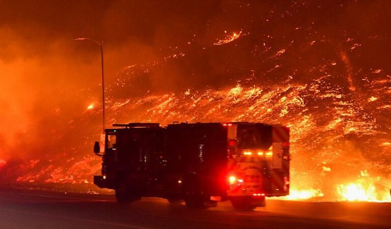 Σε πύρινη κόλαση η νότια Καλιφόρνια και το Λος Άντζελες (ΒΙΝΤΕΟ&ΦΩΤΟ)