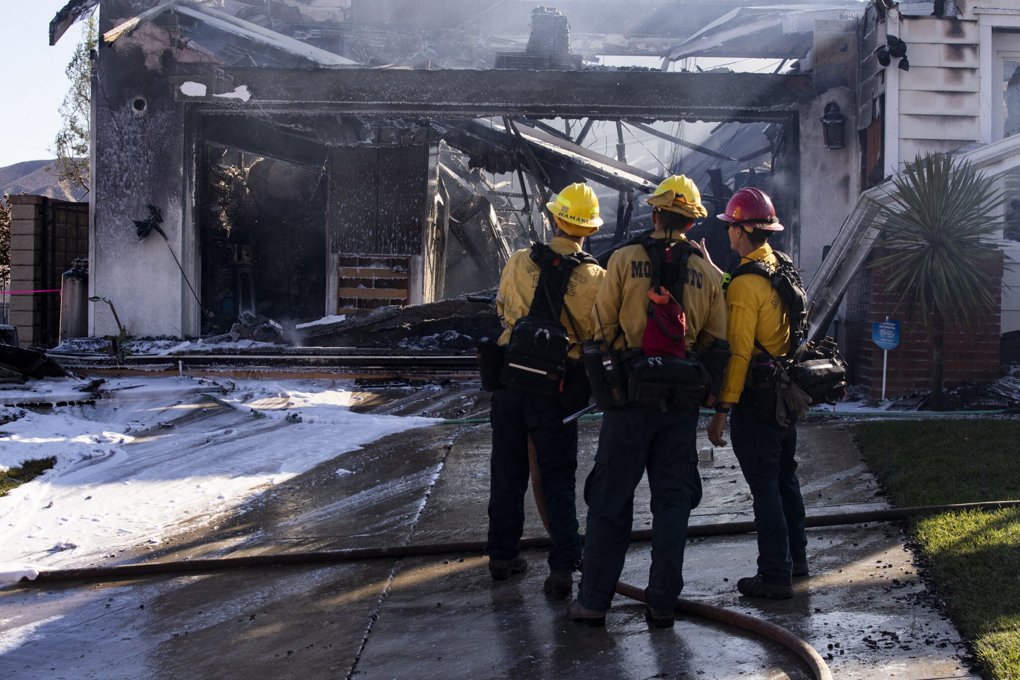 Στάχτη και αποκαΐδια δεκάδες σπίτια στην Καλιφόρνια (ΦΩΤΟ)