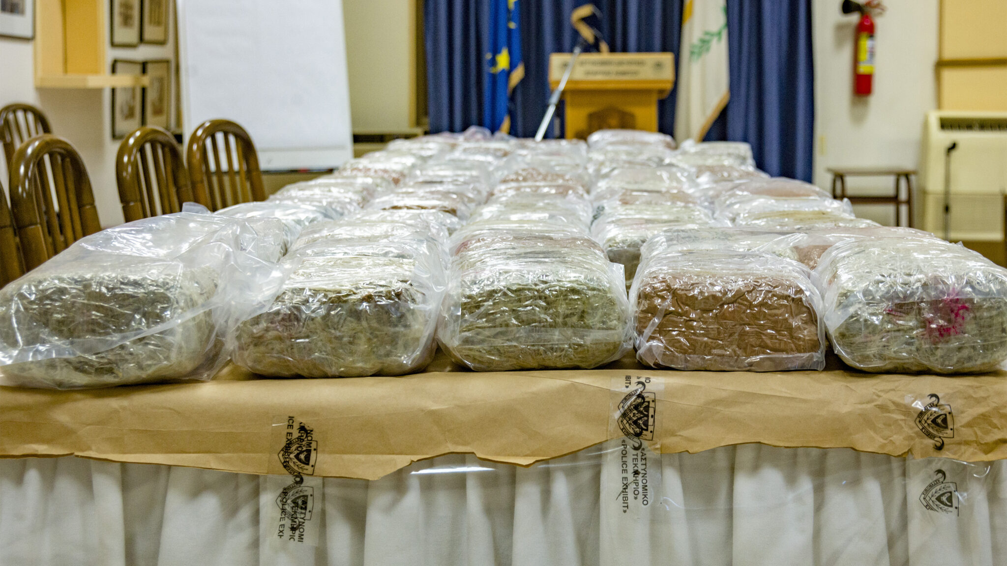 Χειροπέδες σε 67χρονο για εισαγωγή 25kg κάνναβης