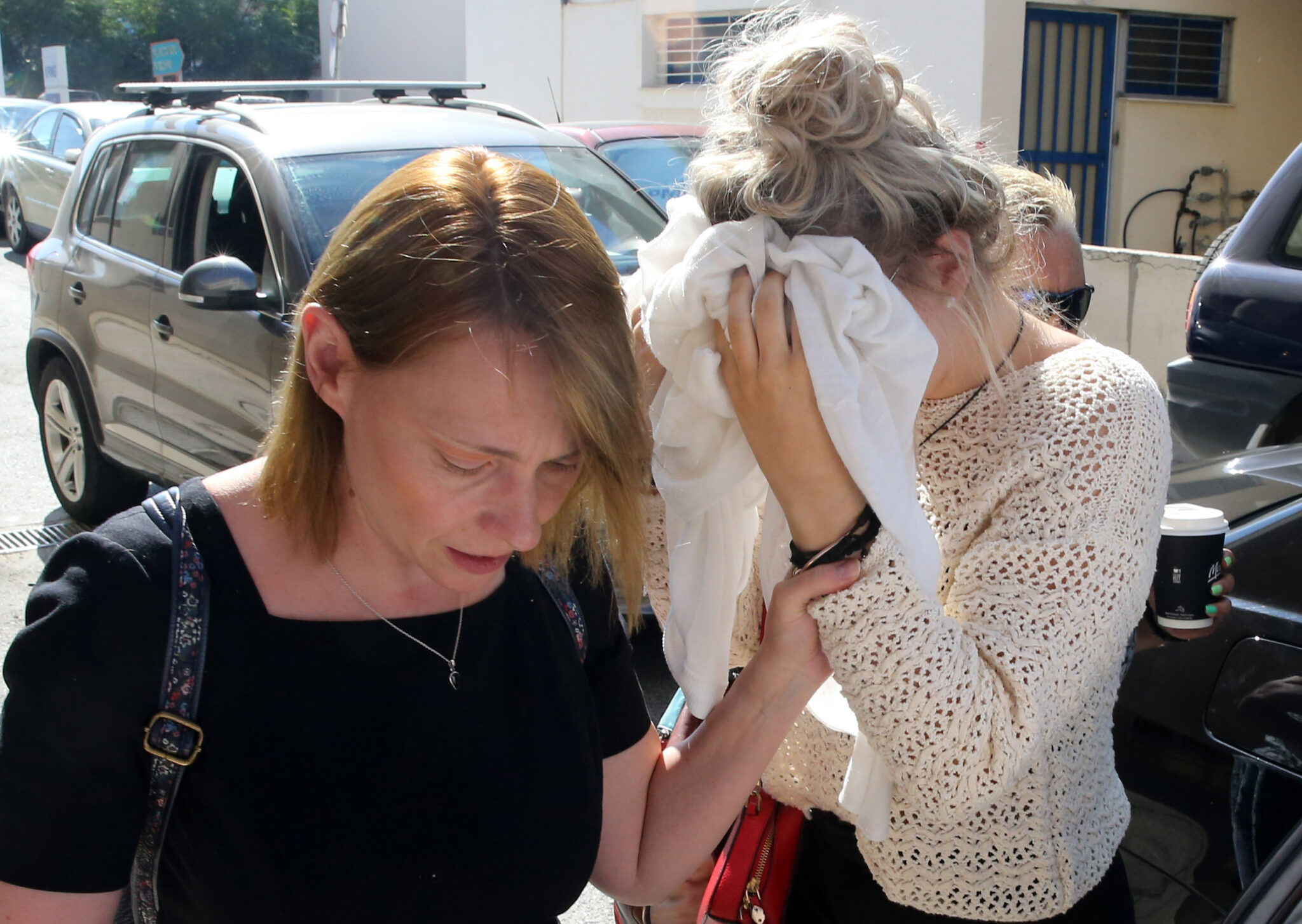 19χρονη: "Είμαι πολύ καλά μορφωμένη και δεν υπάρχει περίπτωση να τα έγραψα εγώ"