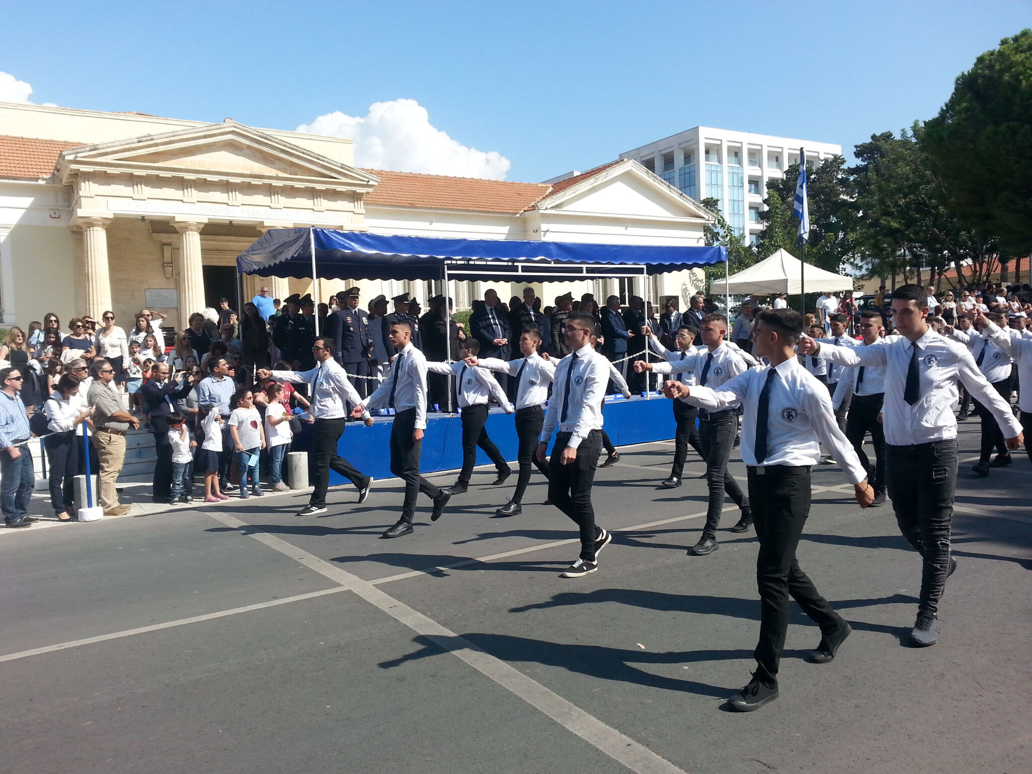 Aυστηρές συστάσεις προς όσους παράκουσαν την οδηγία για ακύρωση παρελάσεων (VID)