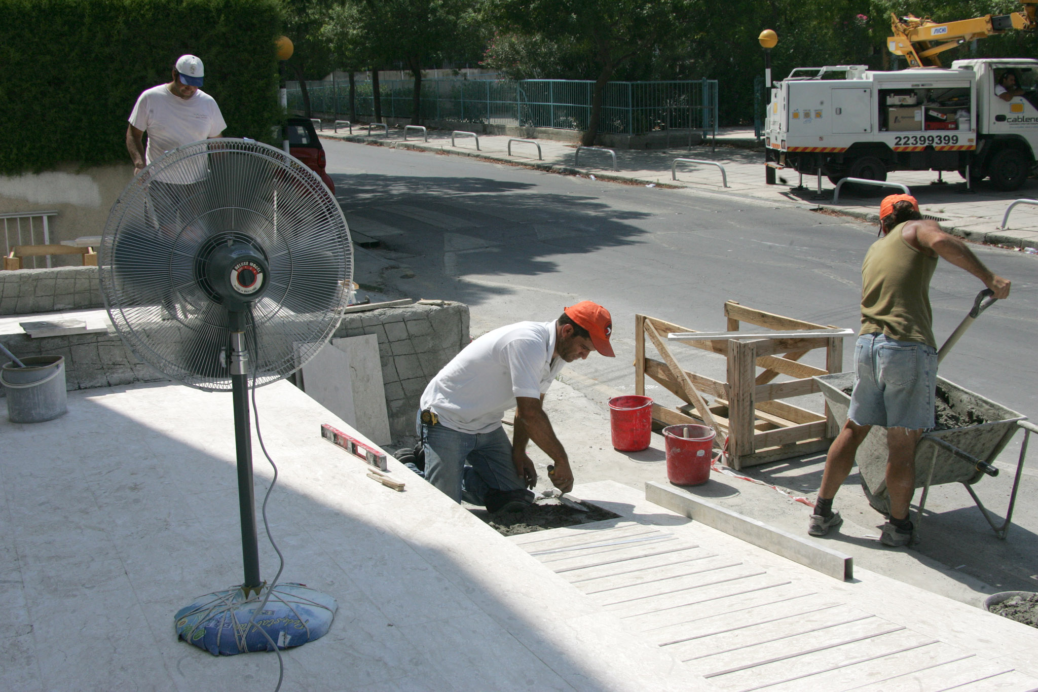 Μπαίνουν στην αγορά εργασίας χιλιάδες λήπτες του ΕΕΕ (ΒΙΝΤΕΟ)