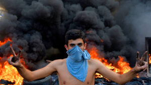 Δεκάδες χιλιάδες εξαγριωμένοι Λιβανέζοι κατέβηκαν στους δρόμους (ΦΩΤΟ)