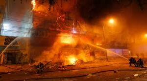 Χιλή: Πέντε νεκροί εξαιτίας πυρκαγιάς σε εργοστάσιο που υφίστατο λεηλασία