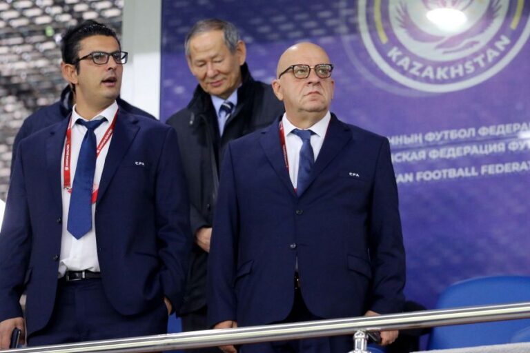 Κούμας: «Άστε τους καναπέδες και ελάτε γήπεδο»