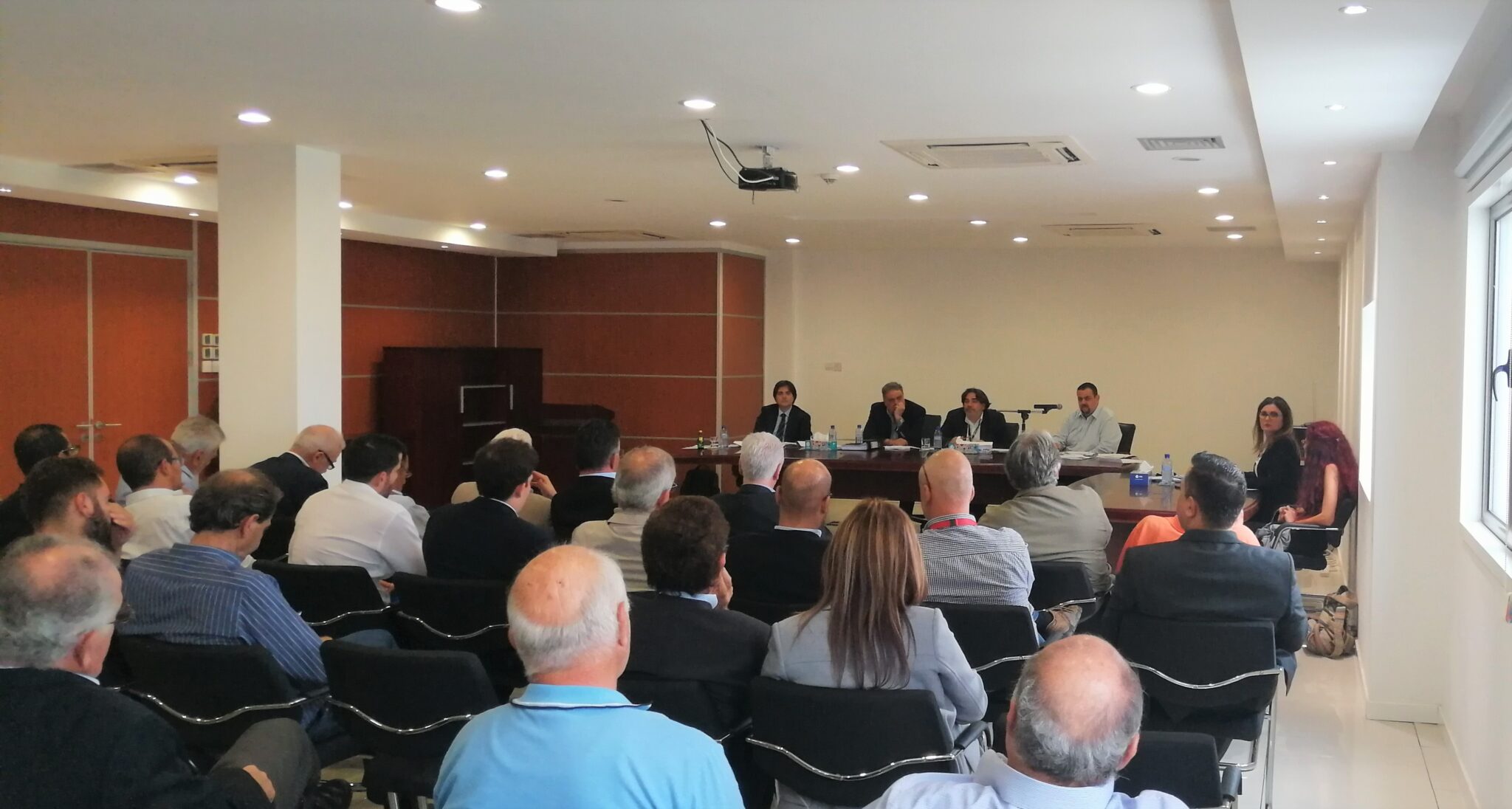 ΓΥΡΙΖΕΙ ΣΕΛΙΔΑ Ο ΟΜΙΛΟΣ ΛΑΪΚΟΥ