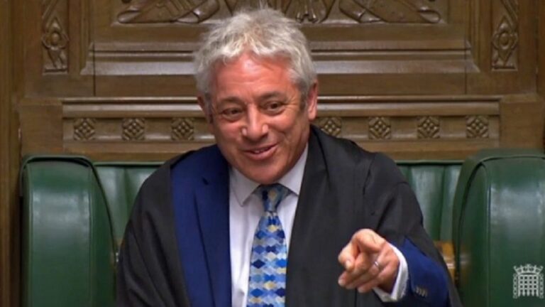 Παρέδωσε την Προεδρία ο Τζον Μπέρκροου μετά από τρεις θητείες (ΒΙΝΤΕΟ)