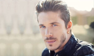 Νίκος Οικονομόπουλος:"Δεν ακούω ποτέ τραγούδια μου στο ραδιόφωνο. Aλλάζω σταθμό"