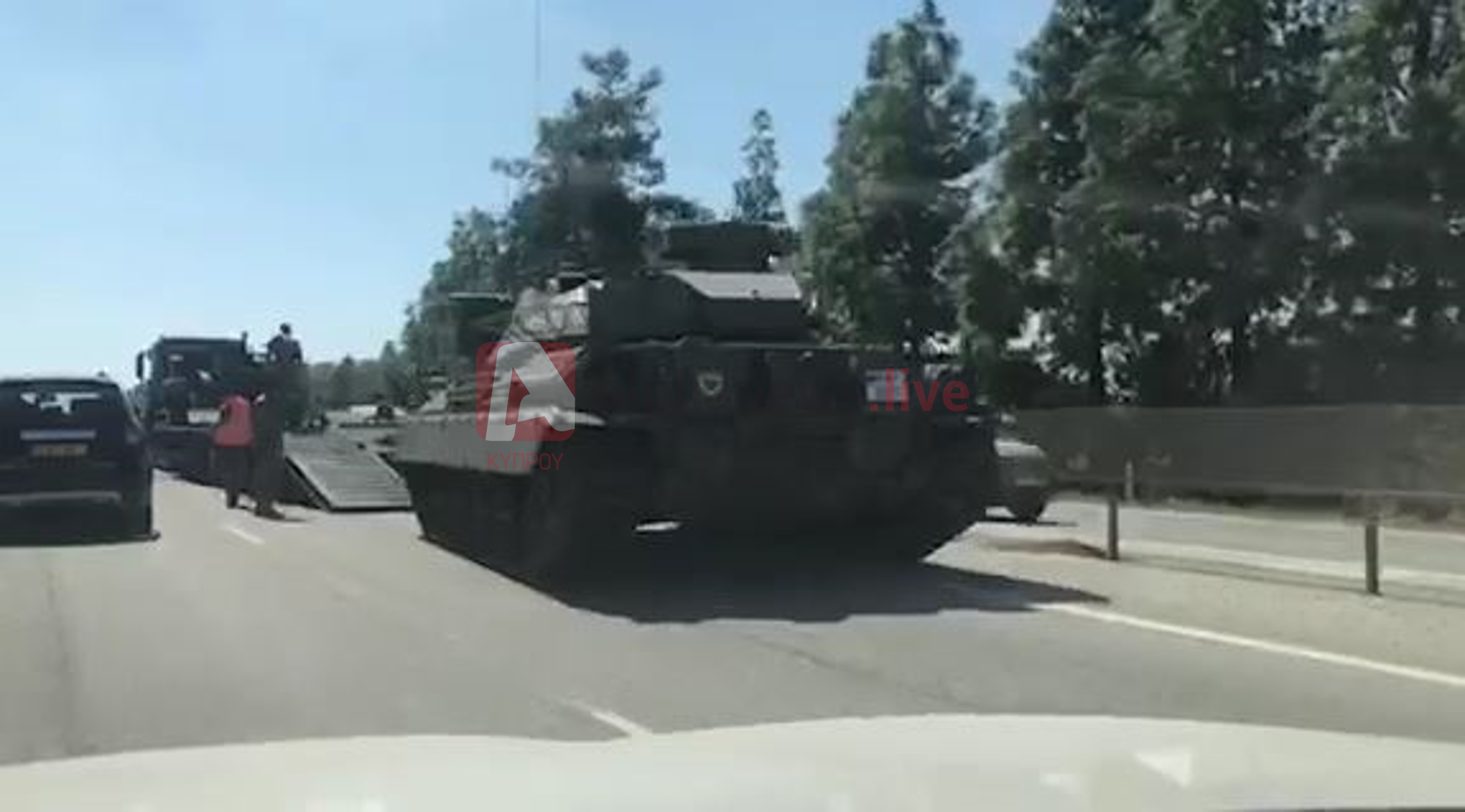 Ουρές χιλιομέτρων στον αυτοκινητόδρομο λόγω…τεθωρακισμένου οχήματος (ΒΙΝΤΕΟ)