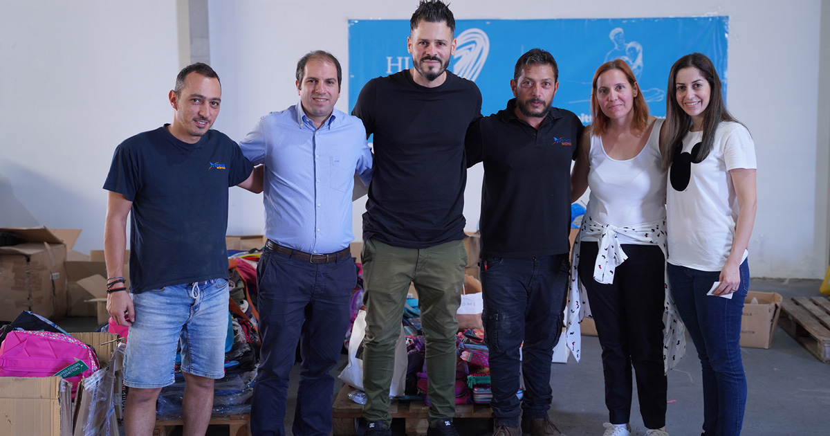 Hug&Care: Παράδοση σχολικών ειδών σε παιδιά που τα έχουν ανάγκη