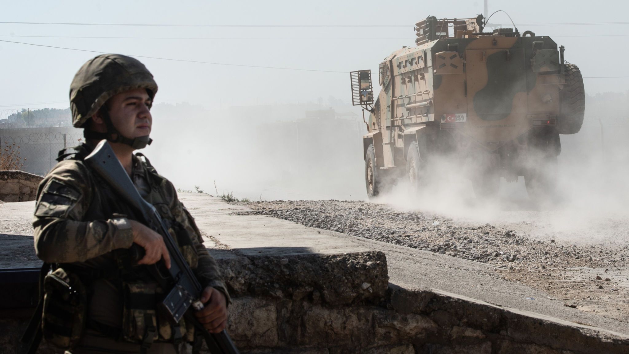 «Θρίλερ» με την πόλη Ρας αλ Αϊν στη βομβαρδισμένη Συρία